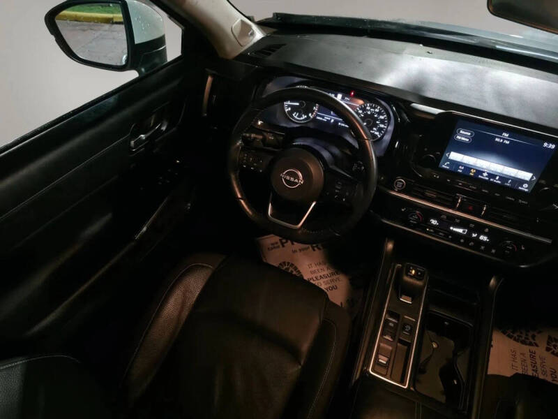 2023 Nissan Pathfinder SL