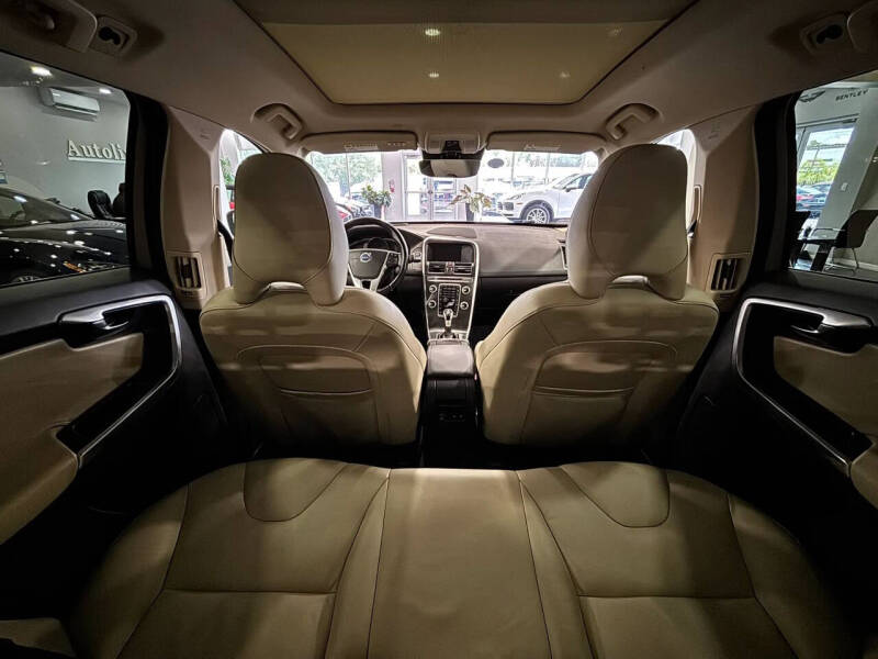 2016 Volvo XC60 T5 Platinum
