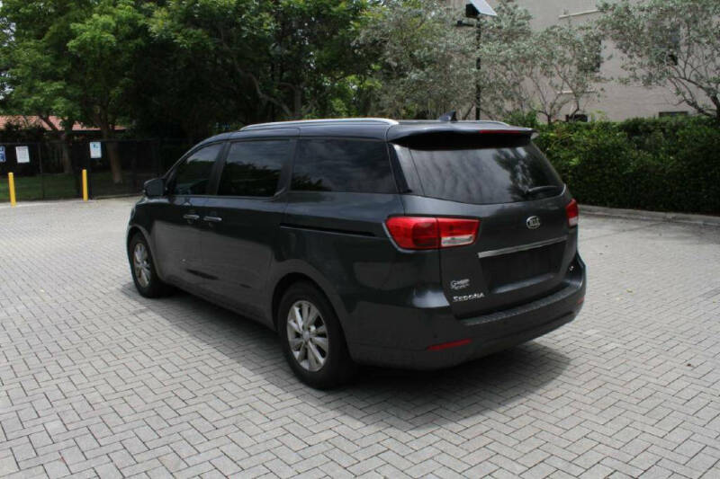 2017 Kia Sedona LX