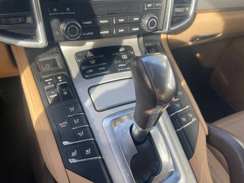 2018 Porsche Cayenne Platinum Edition