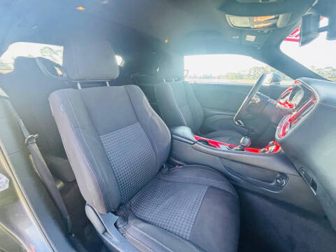 2017 Dodge Challenger R/T Plus