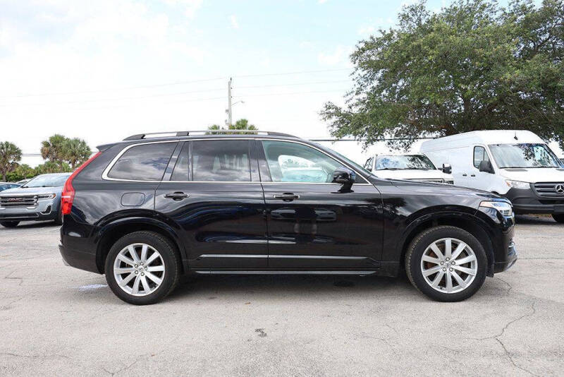 2016 Volvo XC90 T6 Momentum
