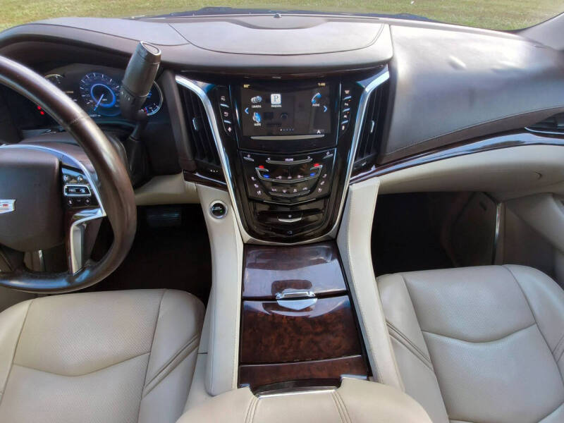 2016 Cadillac Escalade Luxury Collection