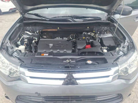 2015 Mitsubishi Outlander ES