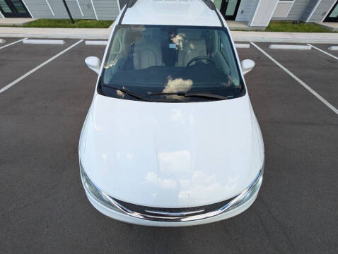 2017 Chrysler Pacifica Touring-L