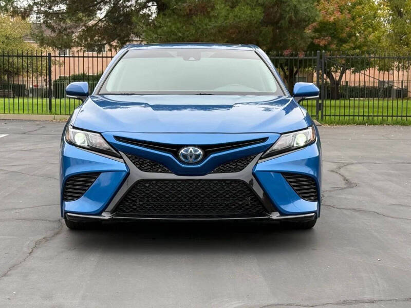 2020 Toyota Camry Hybrid SE