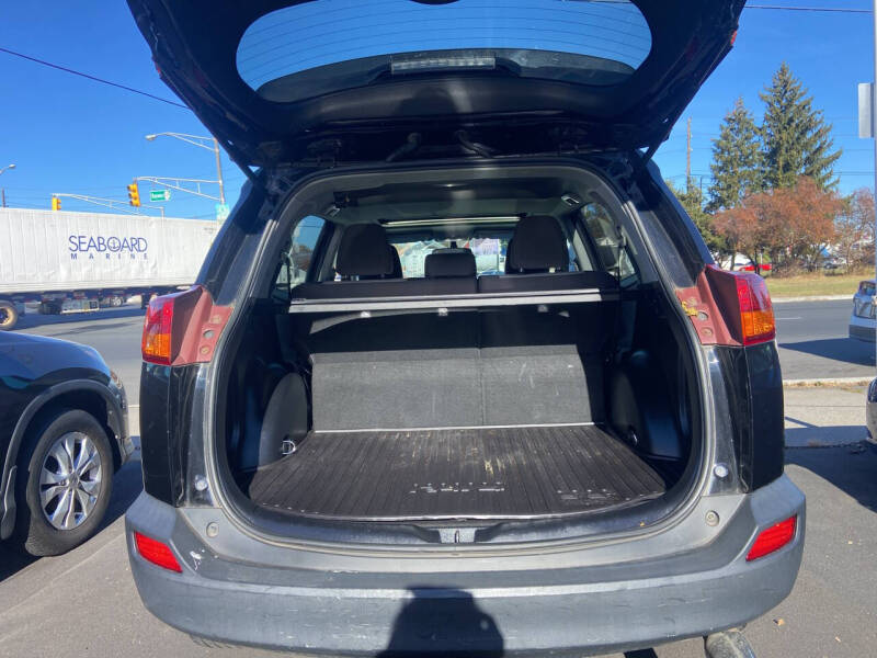 2014 Toyota RAV4 XLE photo 7