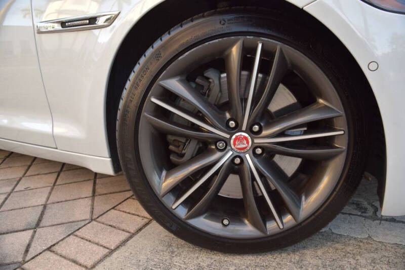 2019 Jaguar XJ Collection
