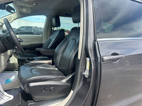2022 Chrysler Pacifica Touring L