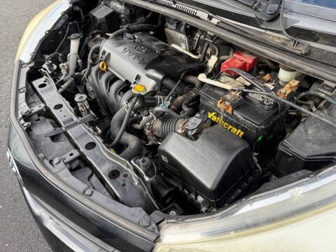 2012 Toyota Yaris 5-Door LE