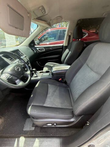 2020 Nissan Pathfinder SV