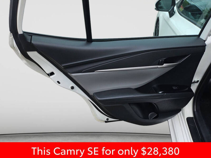 2025 Toyota Camry SE