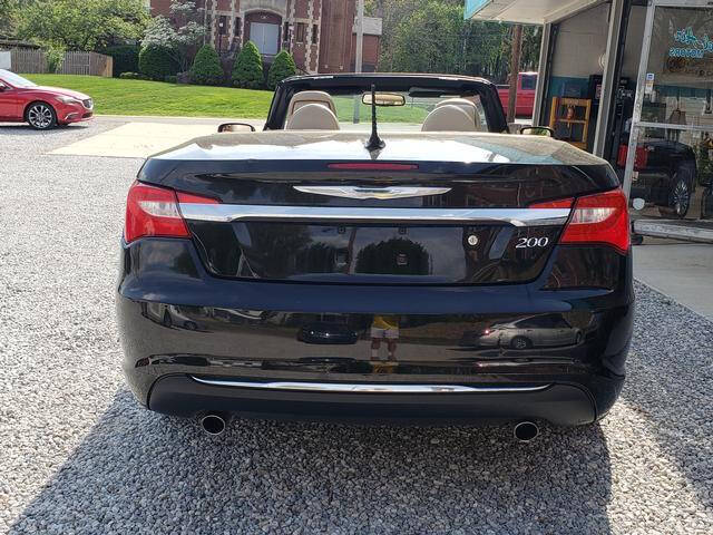 2011 Chrysler 200 Limited
