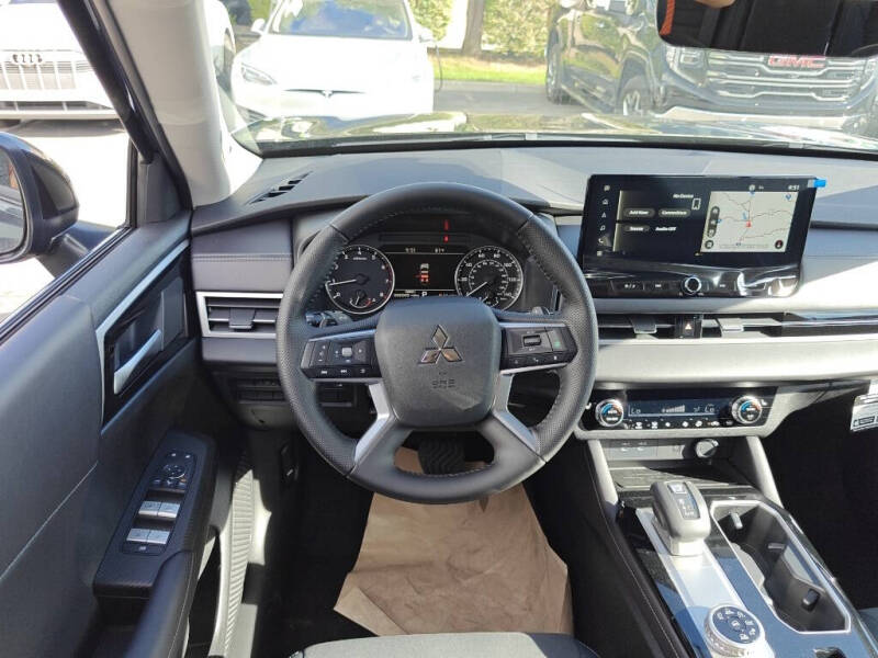 2025 Mitsubishi Outlander SE