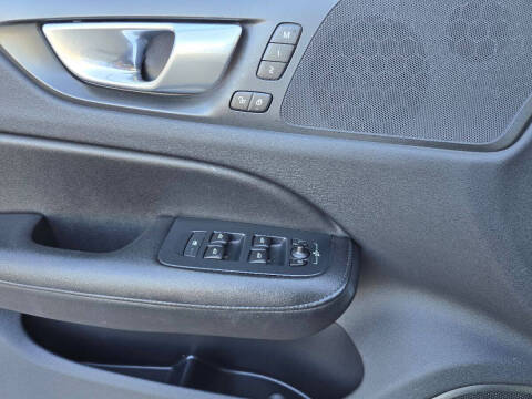 2024 Volvo S60 B5 Core Dark Theme