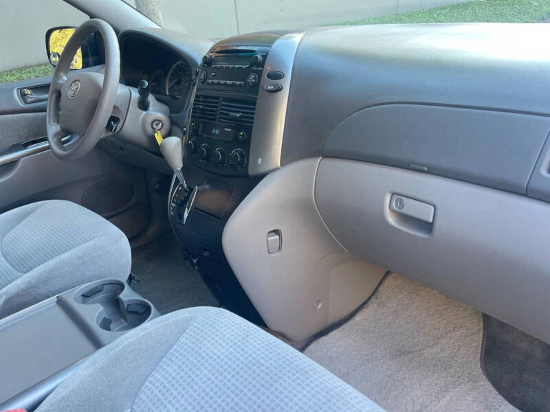 2004 Toyota Sienna