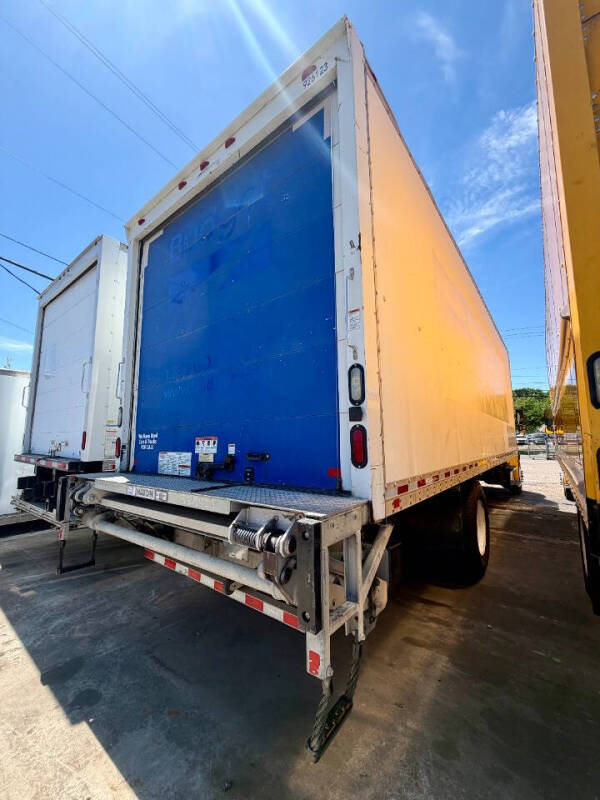 2019 Freightliner M2 106