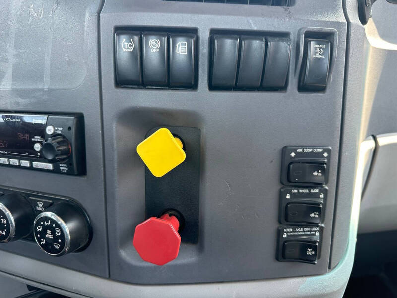 2017 Peterbilt 579
