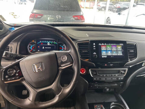 2019 Honda Pilot Touring w/Rear Captain's Chairs