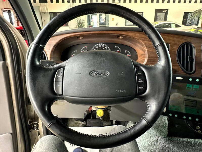 2002 Ford E-Series E-250 SD