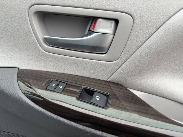 2020 Toyota Sienna XLE Premium 8-Passenger