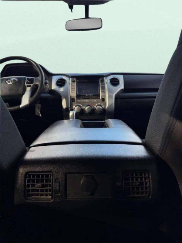 2017 Toyota Tundra SR5