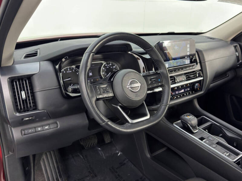 2022 Nissan Pathfinder SL