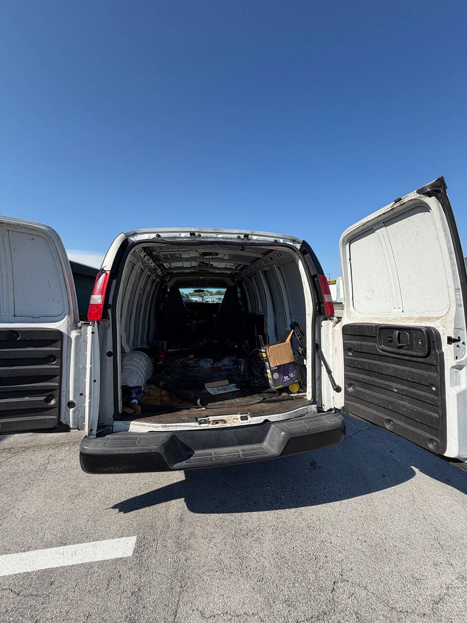 2017 Chevrolet Express 2500 3dr Cargo Van - Summit White exterior view 11