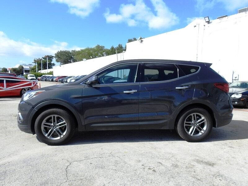 2017 HYUNDAI Santa Fe SUV / Crossover - $15,900