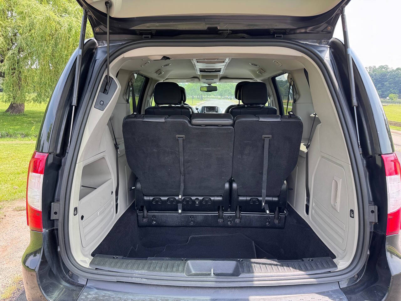 2014 Chrysler Town and Country 28