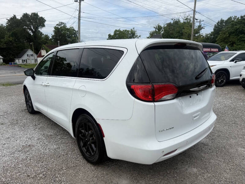 2024 Chrysler Voyager LX