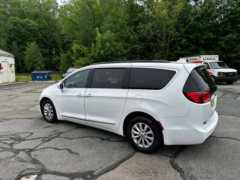2017 Chrysler Pacifica Touring-L