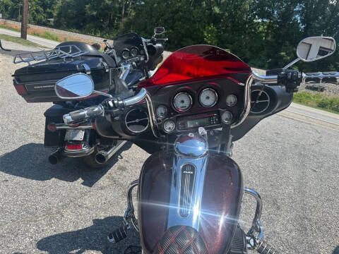 2011 Harley-Davidson FLHX -