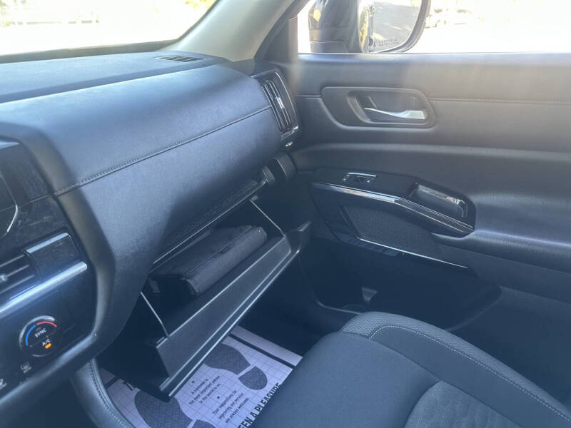 2022 Nissan Pathfinder S