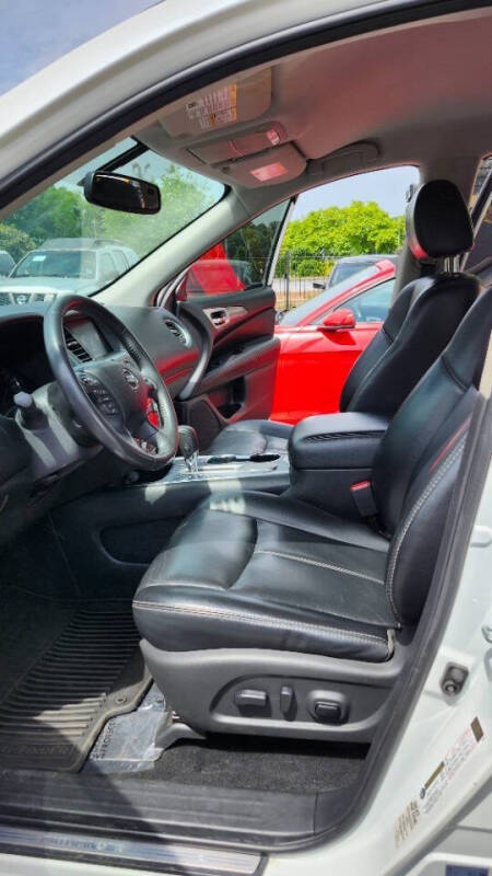 2017 Nissan Pathfinder SV