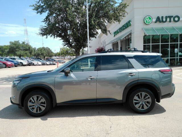 2024 Nissan Pathfinder SV