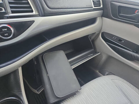 2014 Toyota Highlander LE