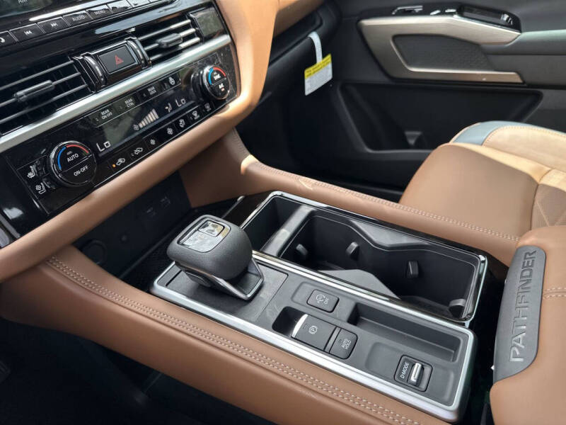 2025 Nissan Pathfinder Platinum