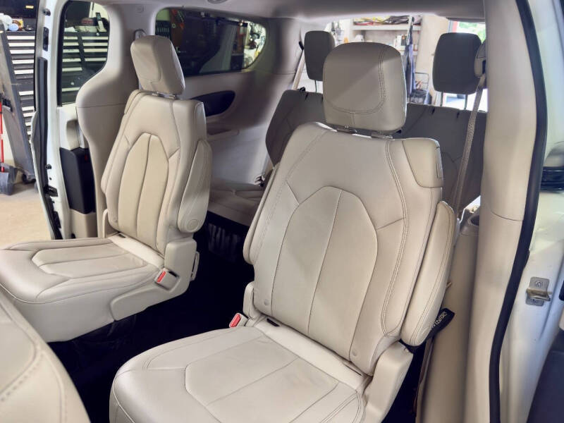 2017 Chrysler Pacifica Touring-L