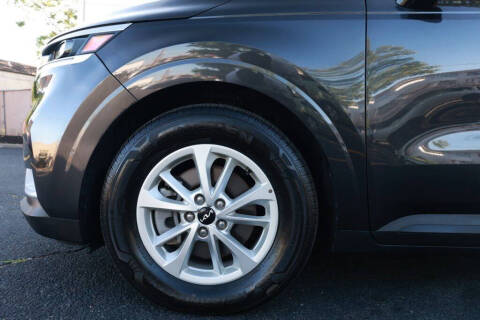 2024 Kia Carnival LX