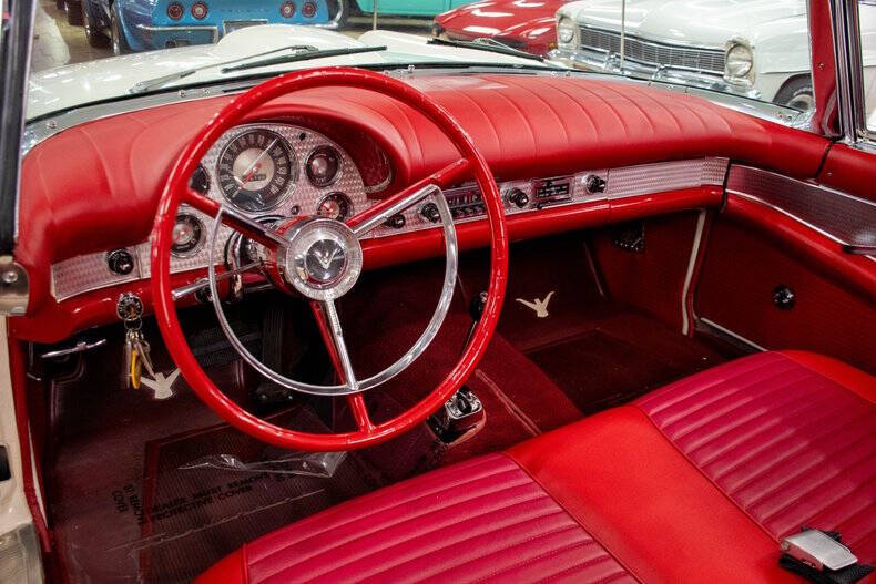 1957 Ford Thunderbird