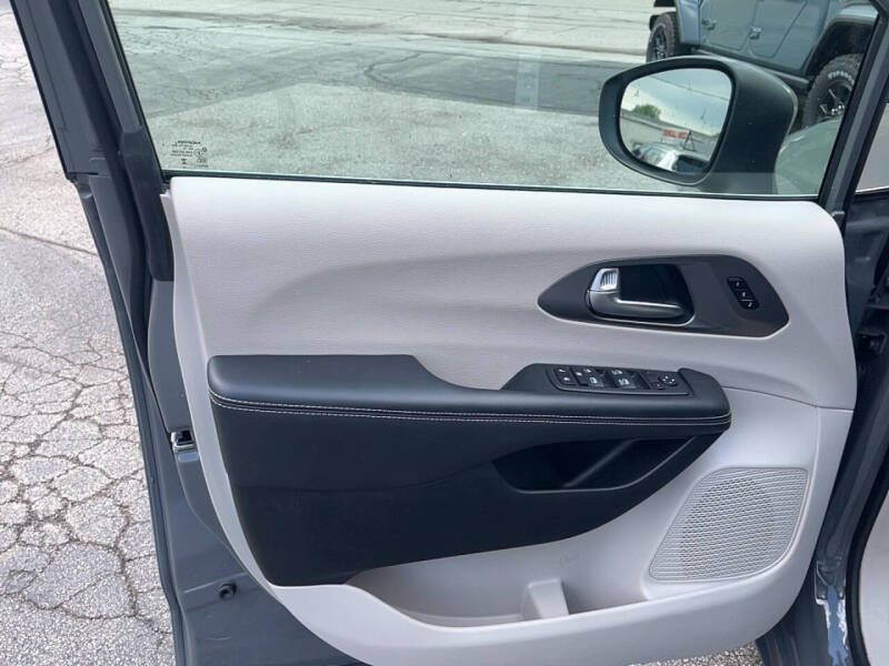 2023 Chrysler Pacifica Touring L