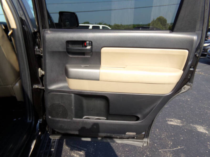 2015 Toyota Sequoia SR5