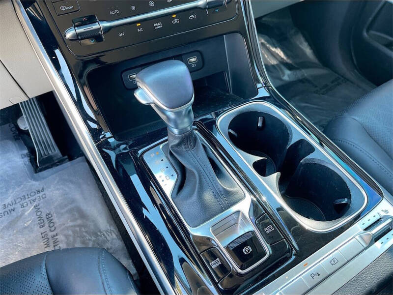 2024 Kia Carnival SX