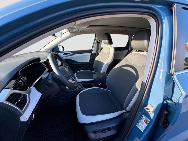 2025 Volkswagen Taos SE 4Motion