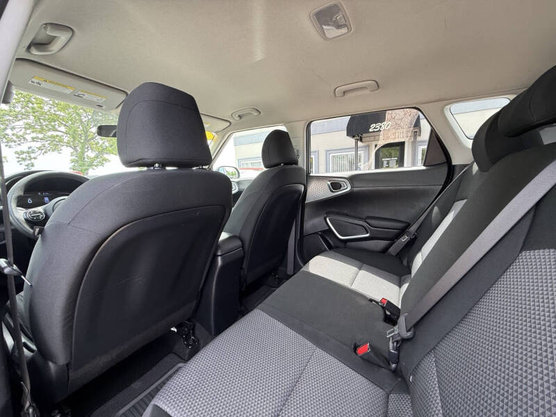 2023 Kia Soul LX - Photo 12