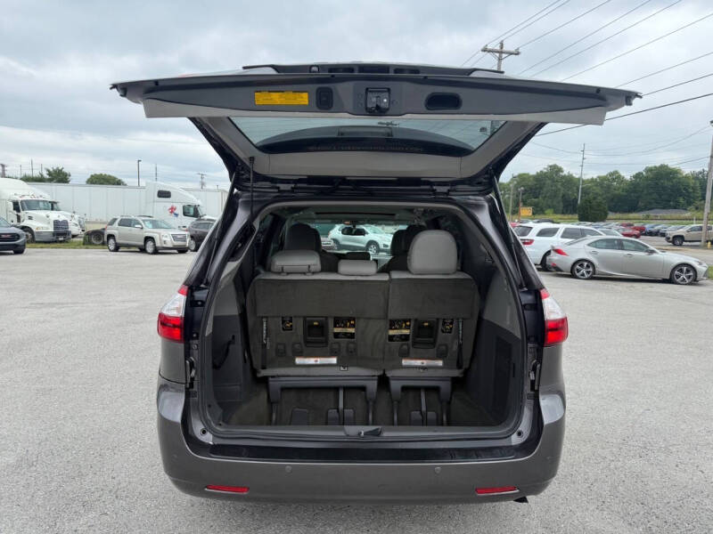2017 Toyota Sienna XLE 8-Passenger