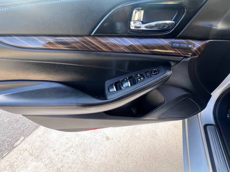 2017 Nissan Maxima Platinum