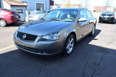 2005 Nissan Altima for sale at L&J AUTO SALES in Birdsboro PA
