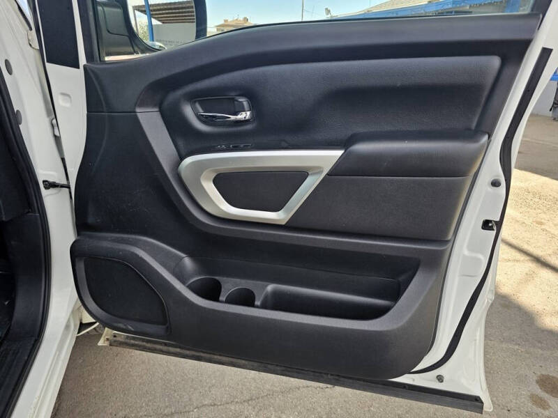 2022 Nissan Titan SV